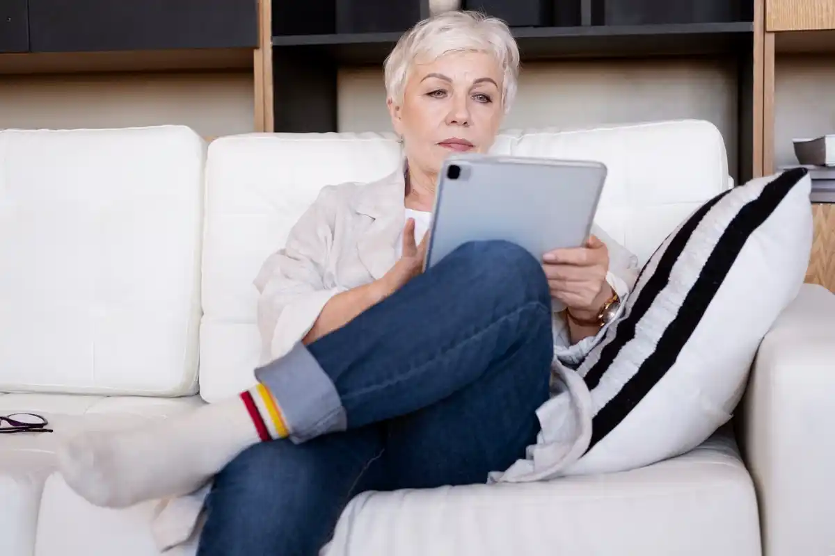 elderly woman tablet colorful sticker sofa