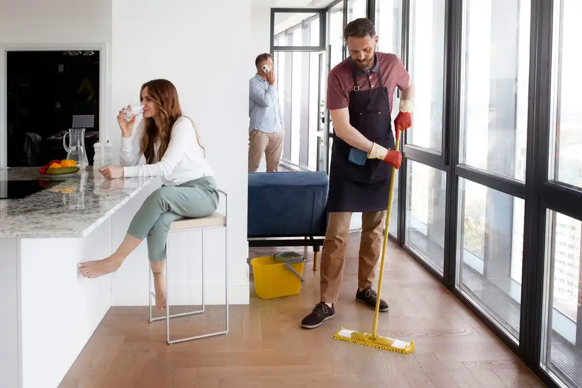dutch airbnb host waiting cleaning apartment keys