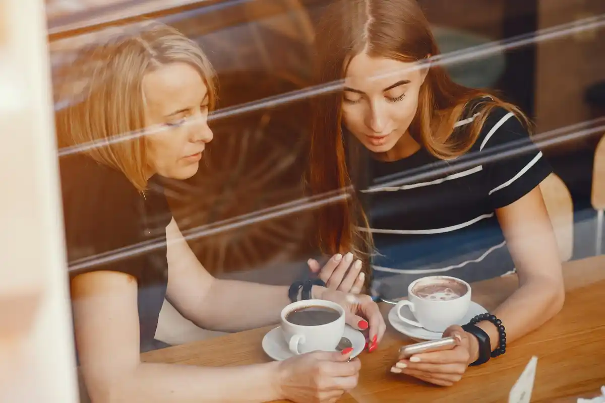 people talking without phones, natural light, Dutch café, candid conversation