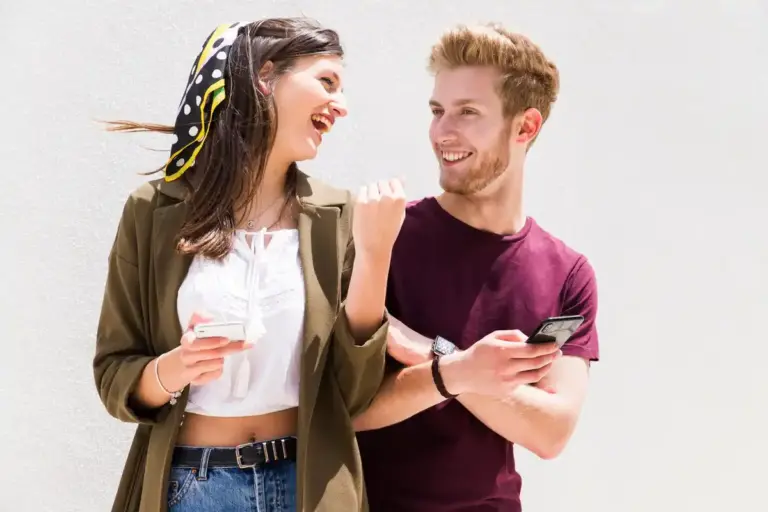 Dutch couple weekend texting smartphone relationship emojis