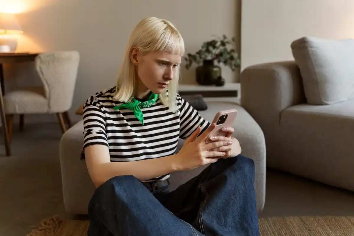 sad woman texting no emojis empty chat