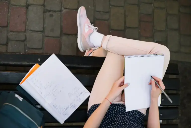 student practicing active recall notebook Netherlands college