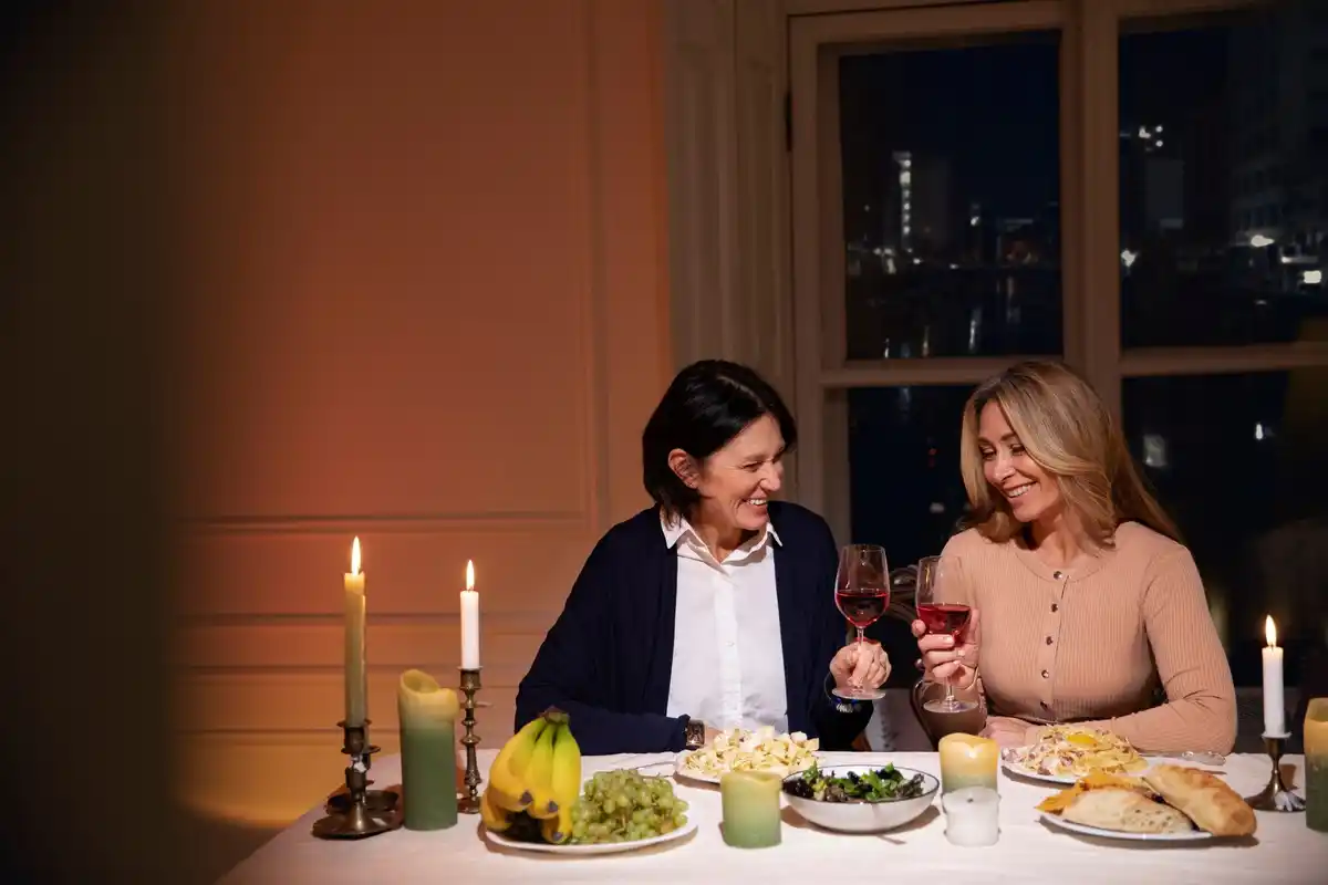 dutch couple silent dinner connection