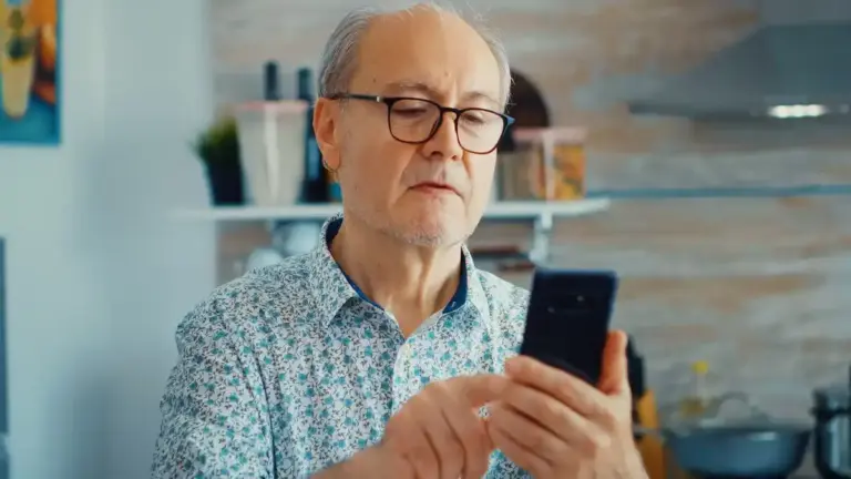 elderly person setting phone accessibility large text Netherlands