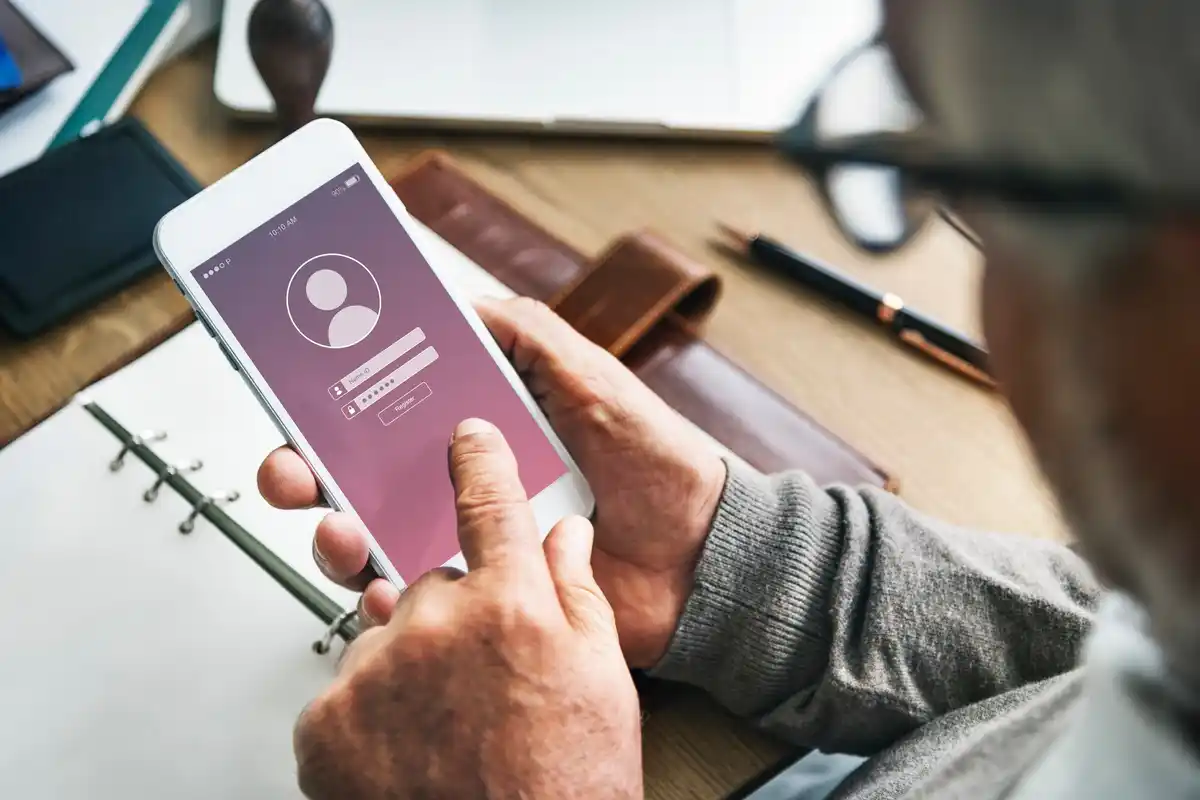 phishing app notification Dutch smartphone