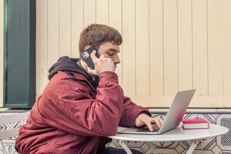 student multitasking phone laptop study netherlands