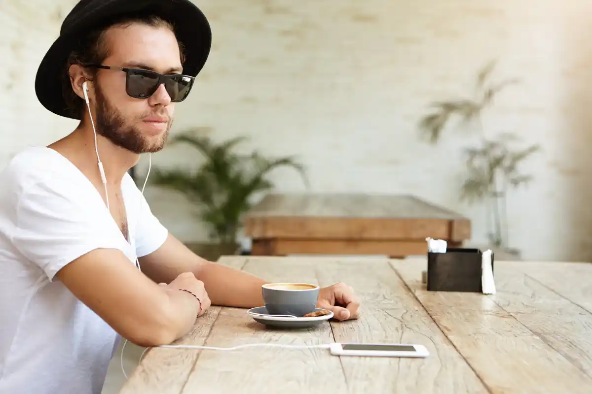 airpods live listen meeting cafe netherlands