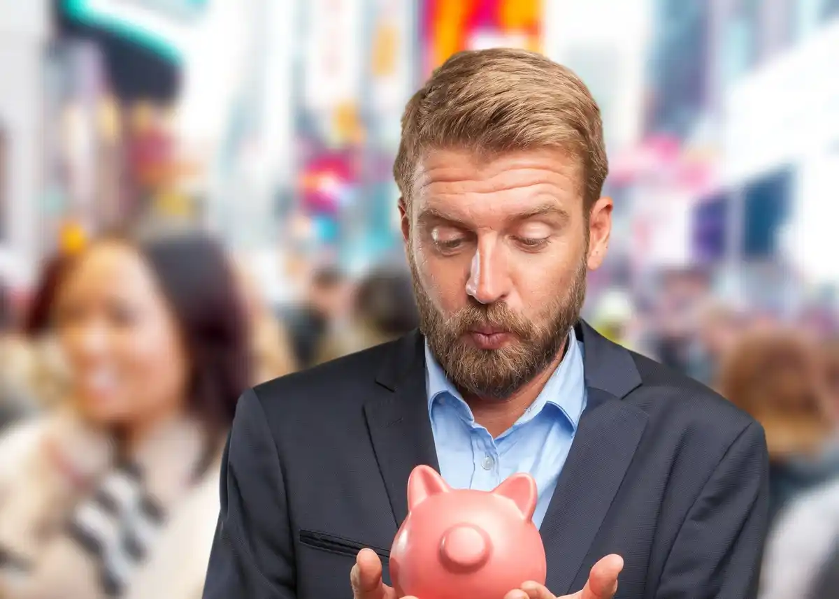 dutch man shocked at low savings statement