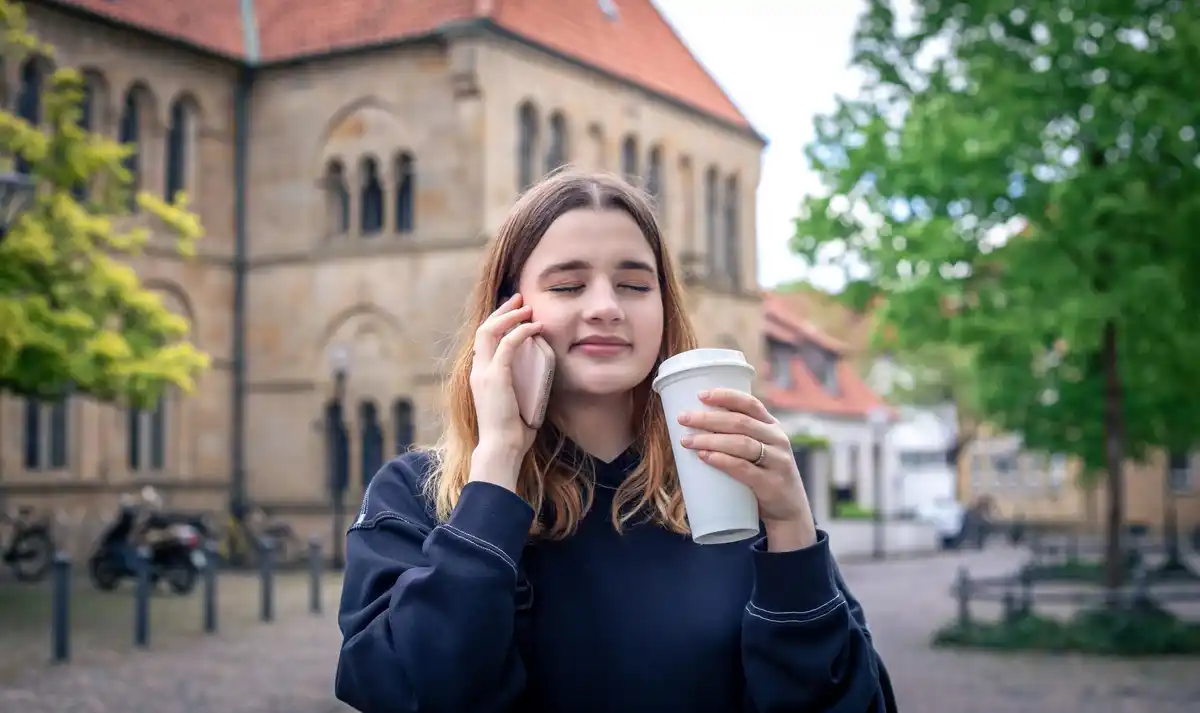 apologizing in the netherlands street coffee shop