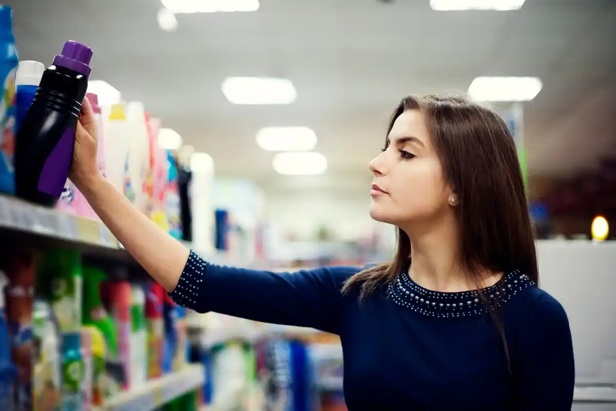 Albert Heijn bonus shelf vs private label shelf comparison