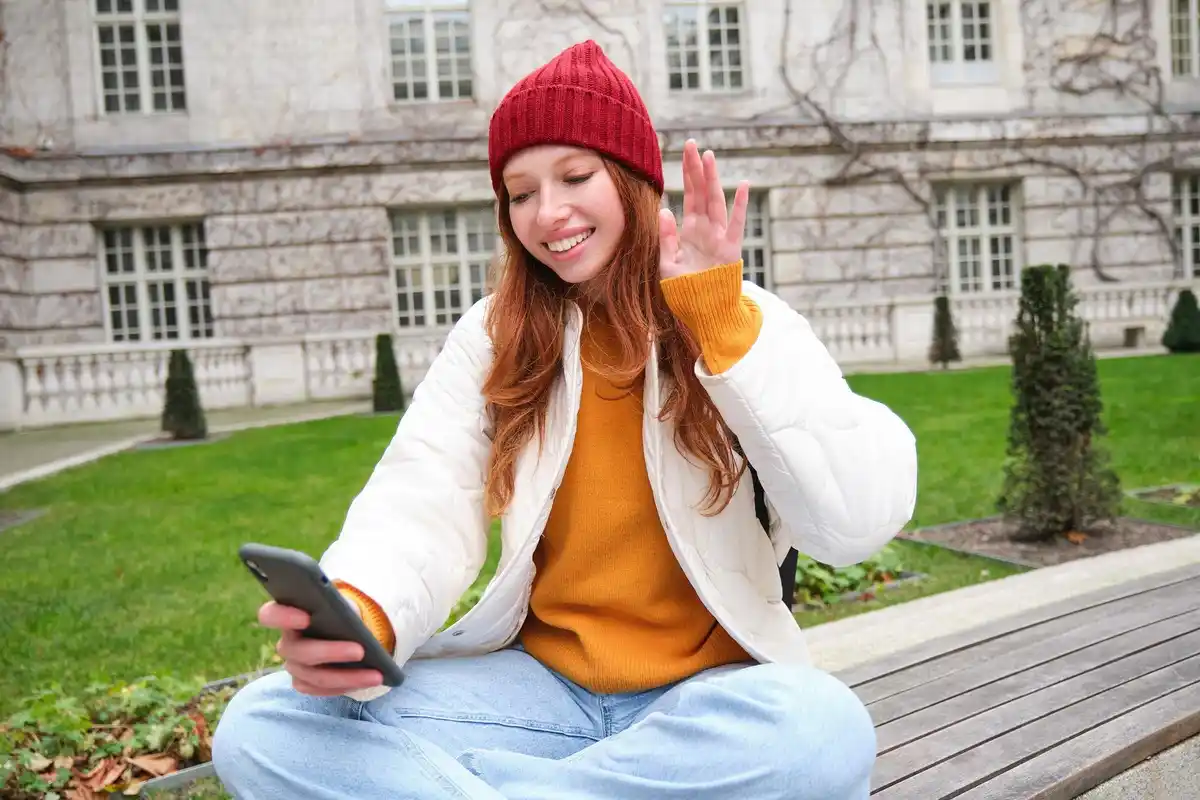 Dutch students listening to podcasts at university campus
