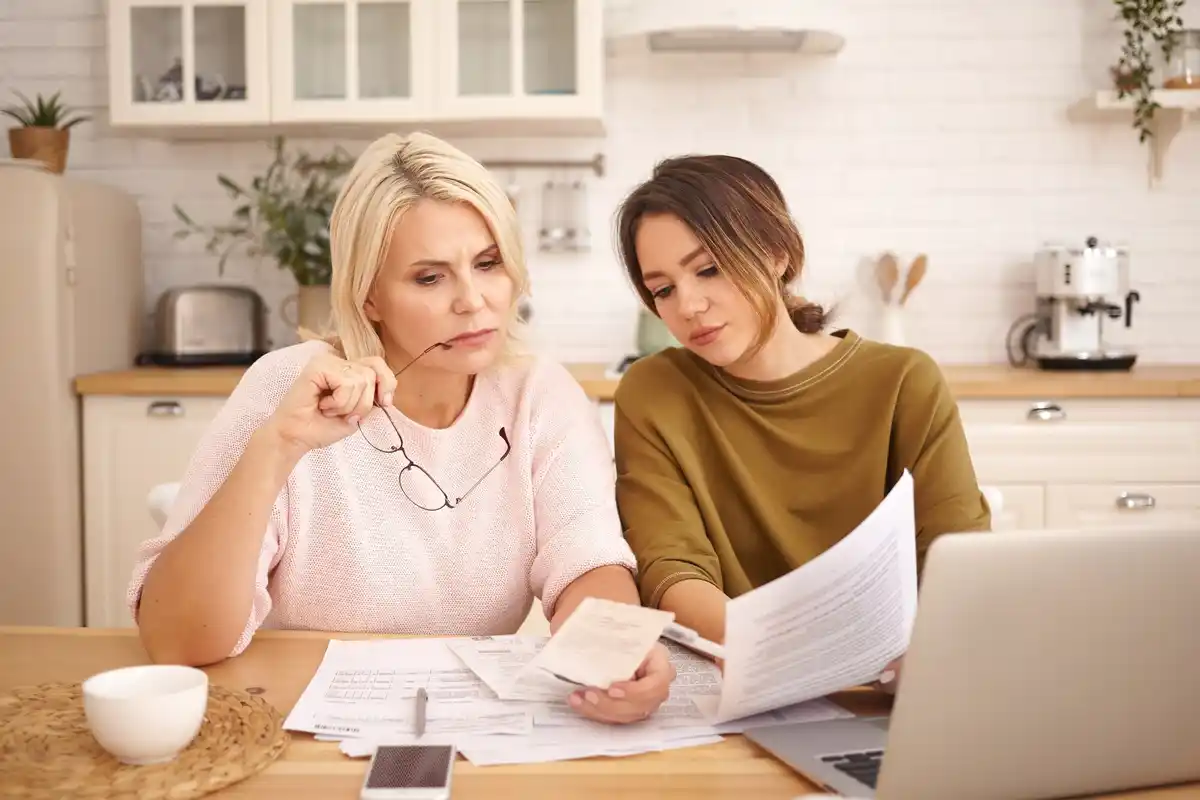 Dutch family searching for receipts at home cashback