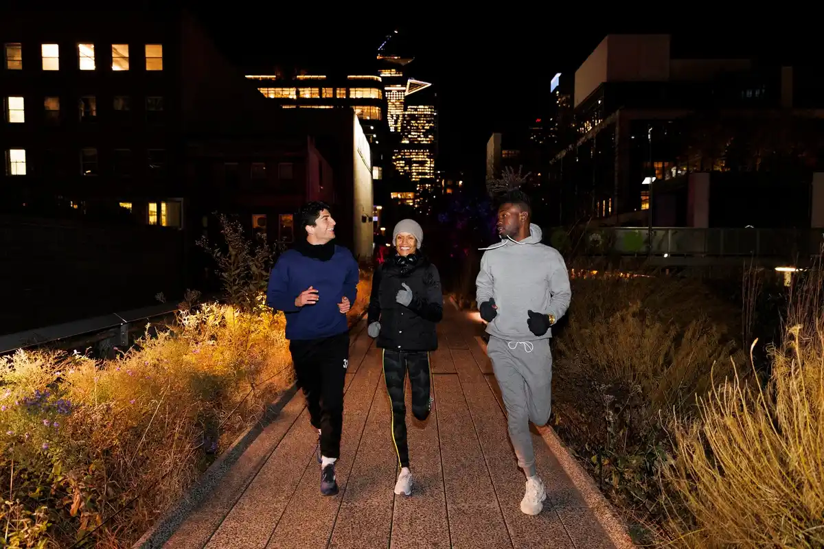 dutch evening runner city lights