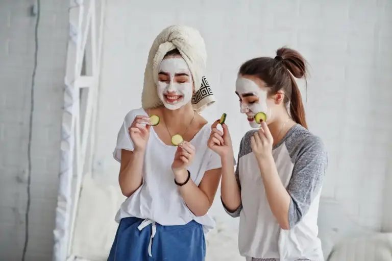 banana peel on face beauty treatment dutch woman