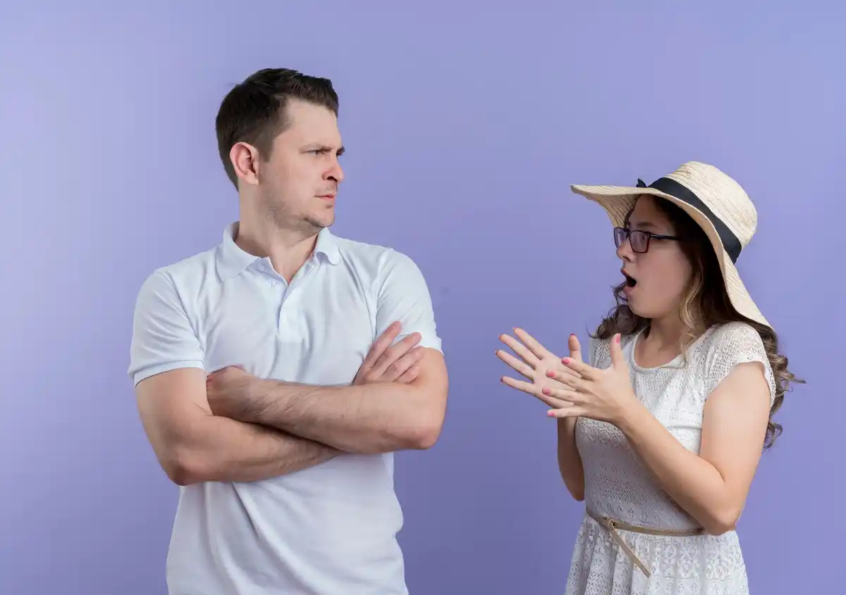 suspicious couple body language