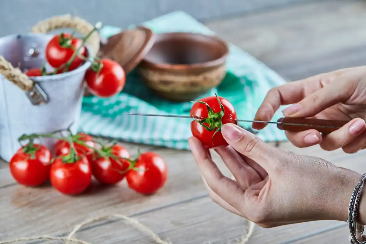 adding sugar to tomatoes Dutch kitchen