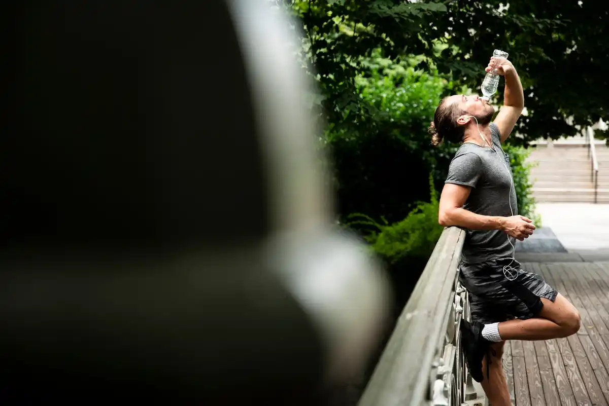 moe persoon sport ochtend park weinig slaap