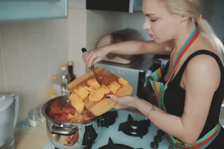 burnt rice in pan kitchen Dutch home situation