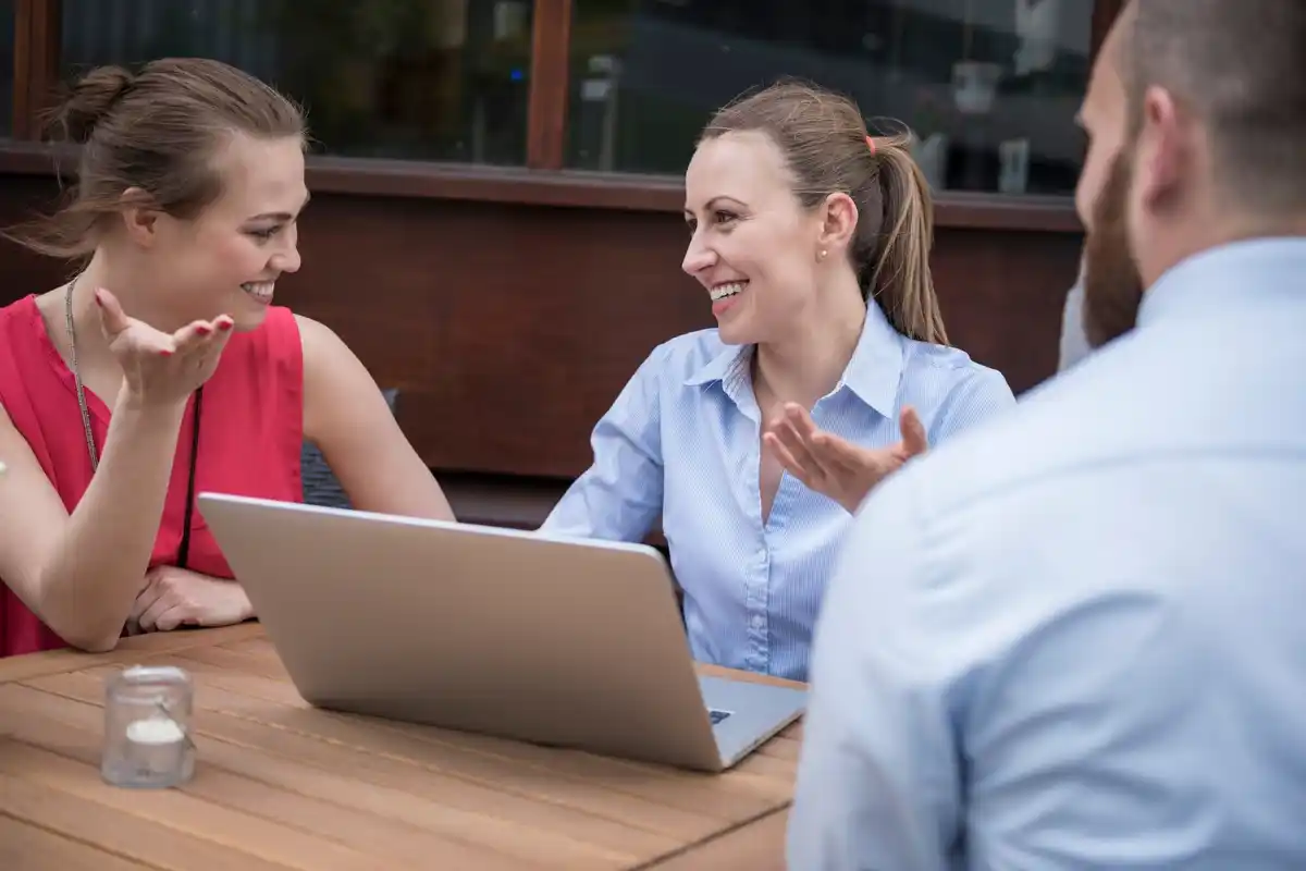friendly body language in dutch meeting