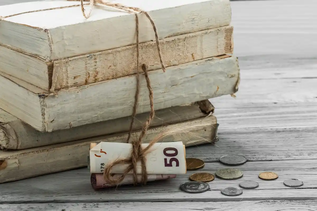 messy dutch living room with receipts and coins