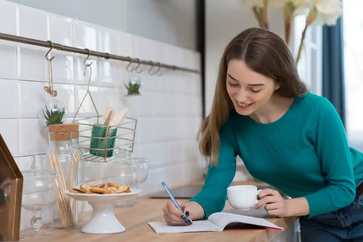 dutch adult studying flashcards at kitchen table