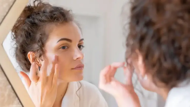 wrong way applying face cream aging female dutch style