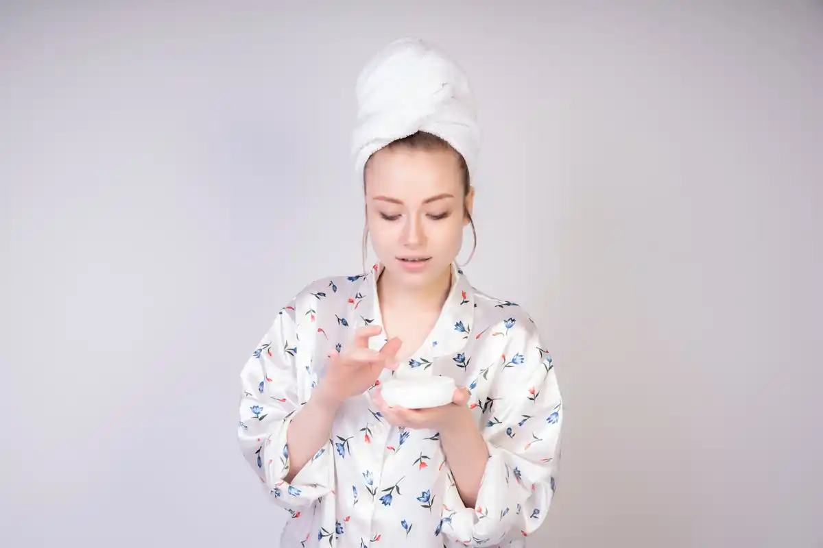 hands gently applying moisturizer anti-aging technique dutch bathroom