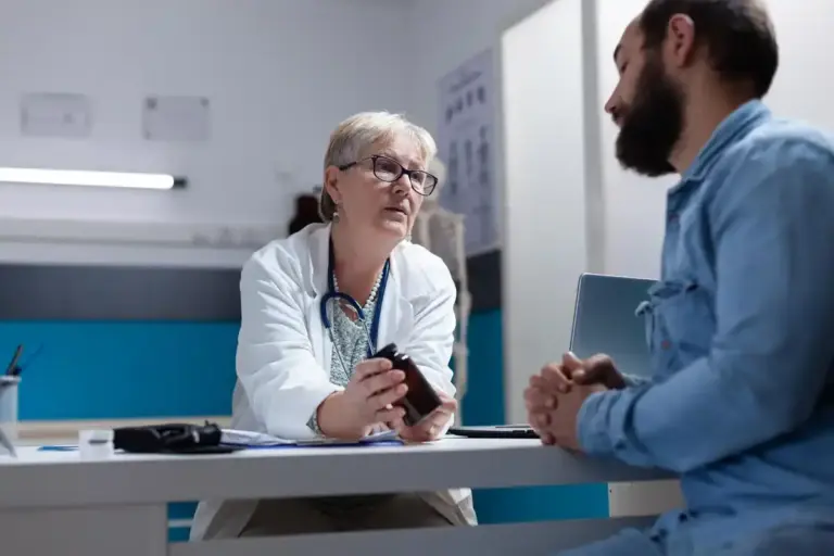 dutch doctor talking with patient, no technology, casual atmosphere
