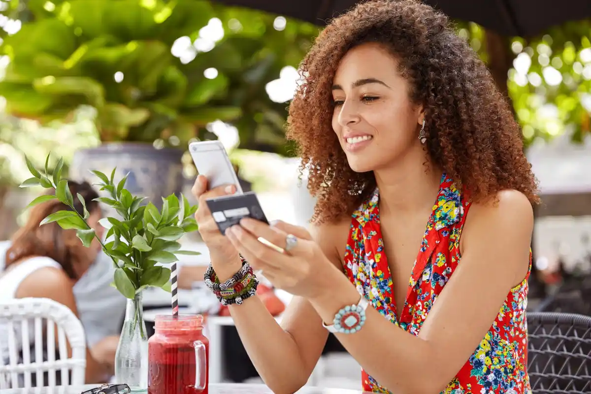 Dutch contactless payment app in use at a local cafe