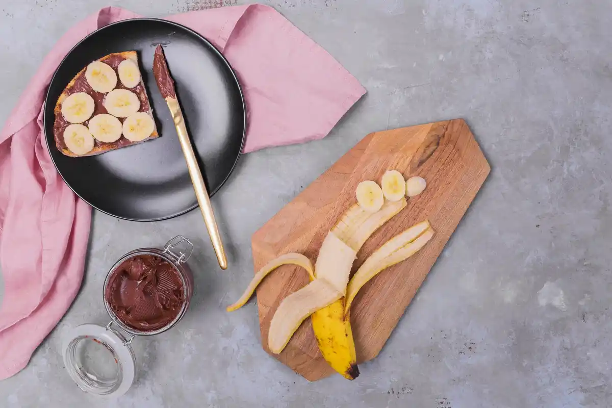 kitchen life hacks using rubber bands