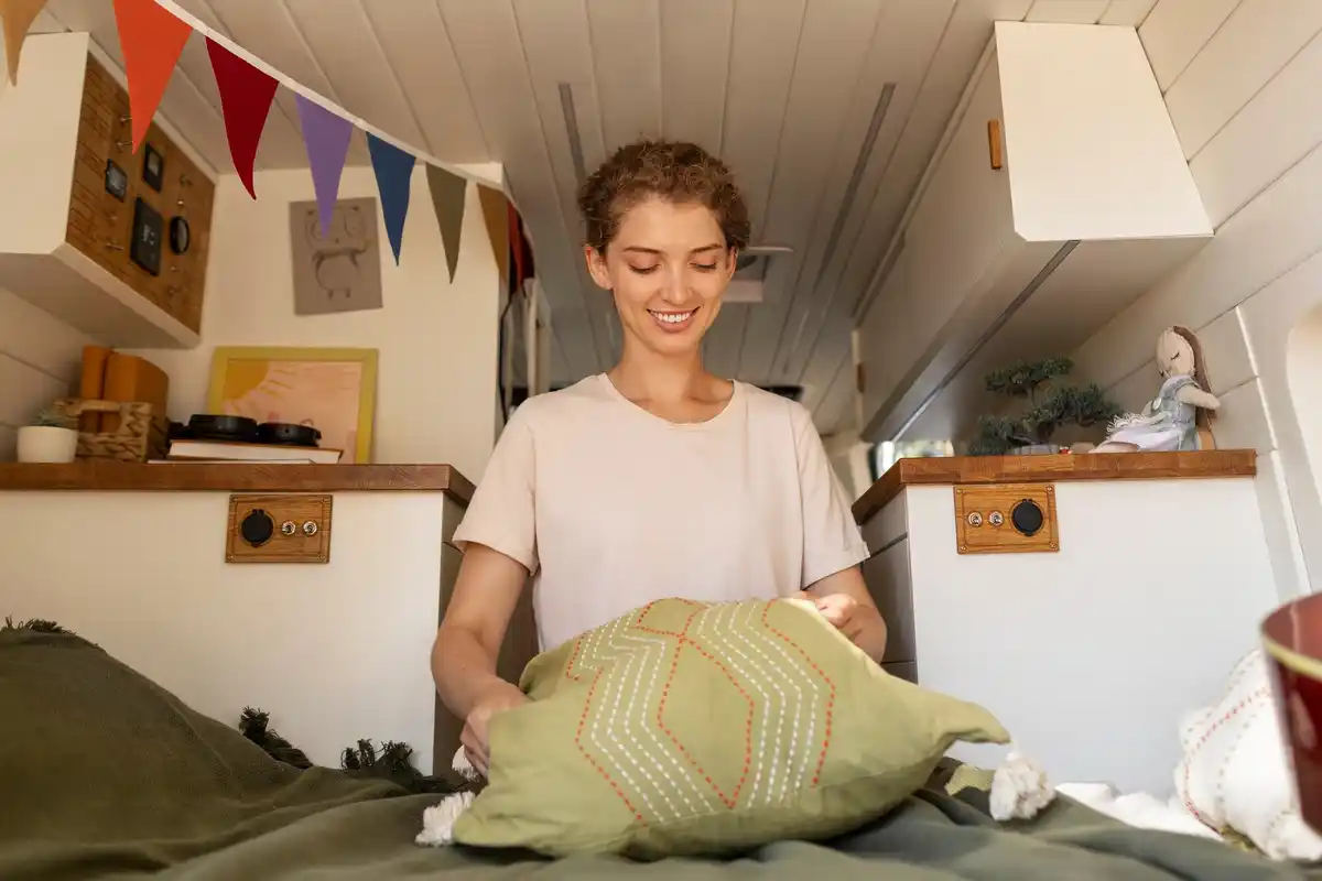 moving bed in small dutch bedroom with compass