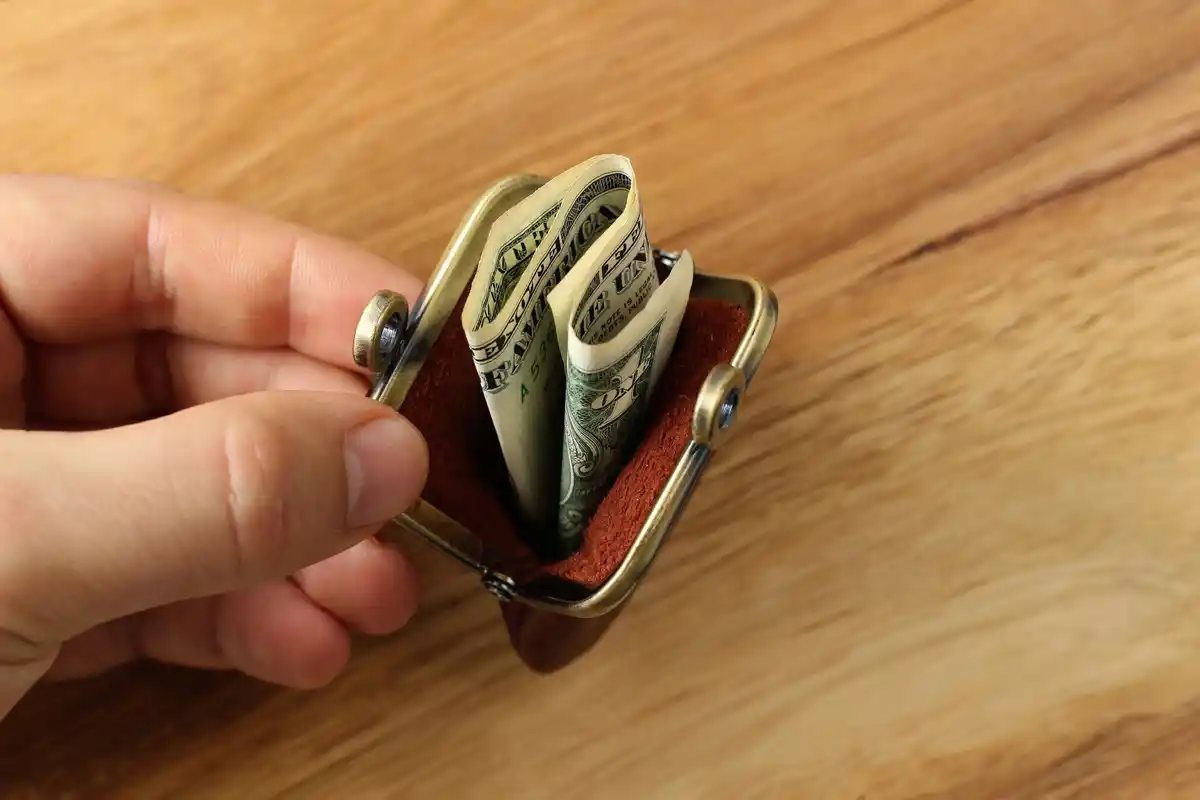 messy vs organized wallet cash euros feng shui
