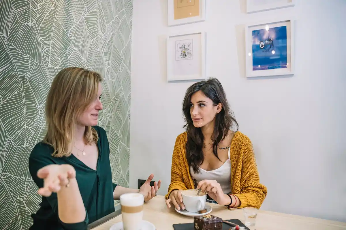 awkward silence conversation coffee shop dutch