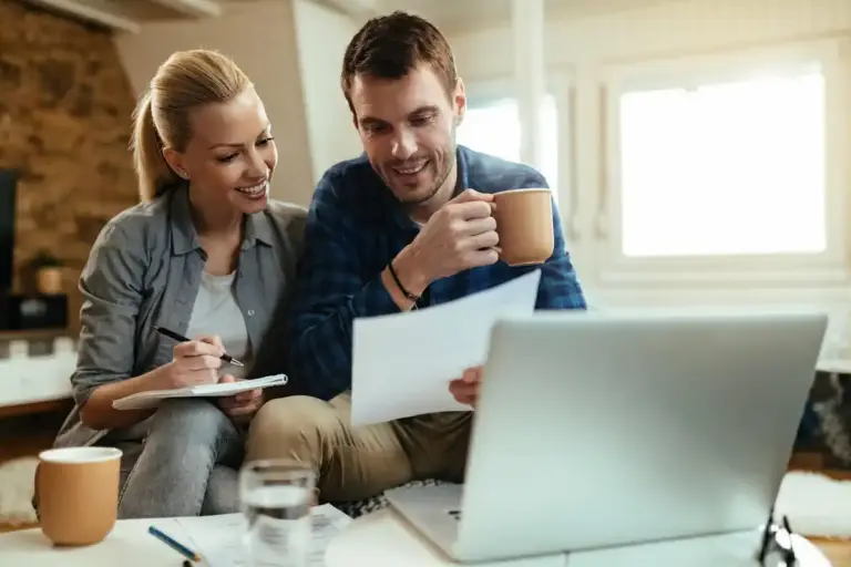 young Dutch couple discuss alternatives to savings account