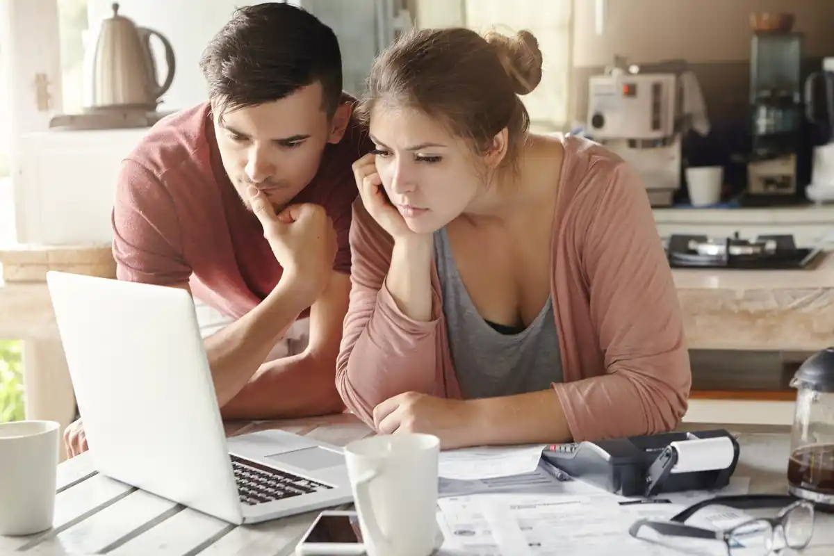 Dutch couple worried about low savings interest at home