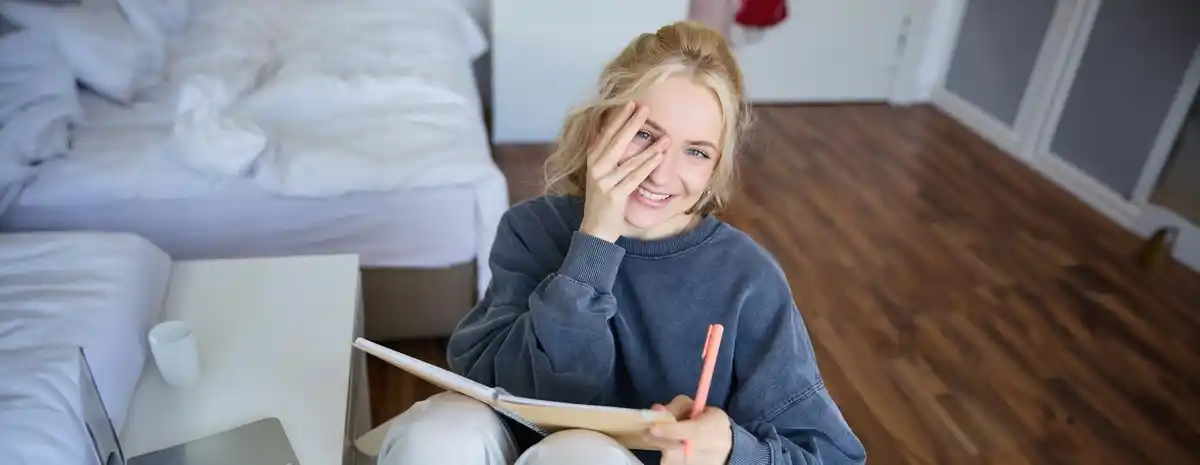 dutch student studying at home for 15 minutes