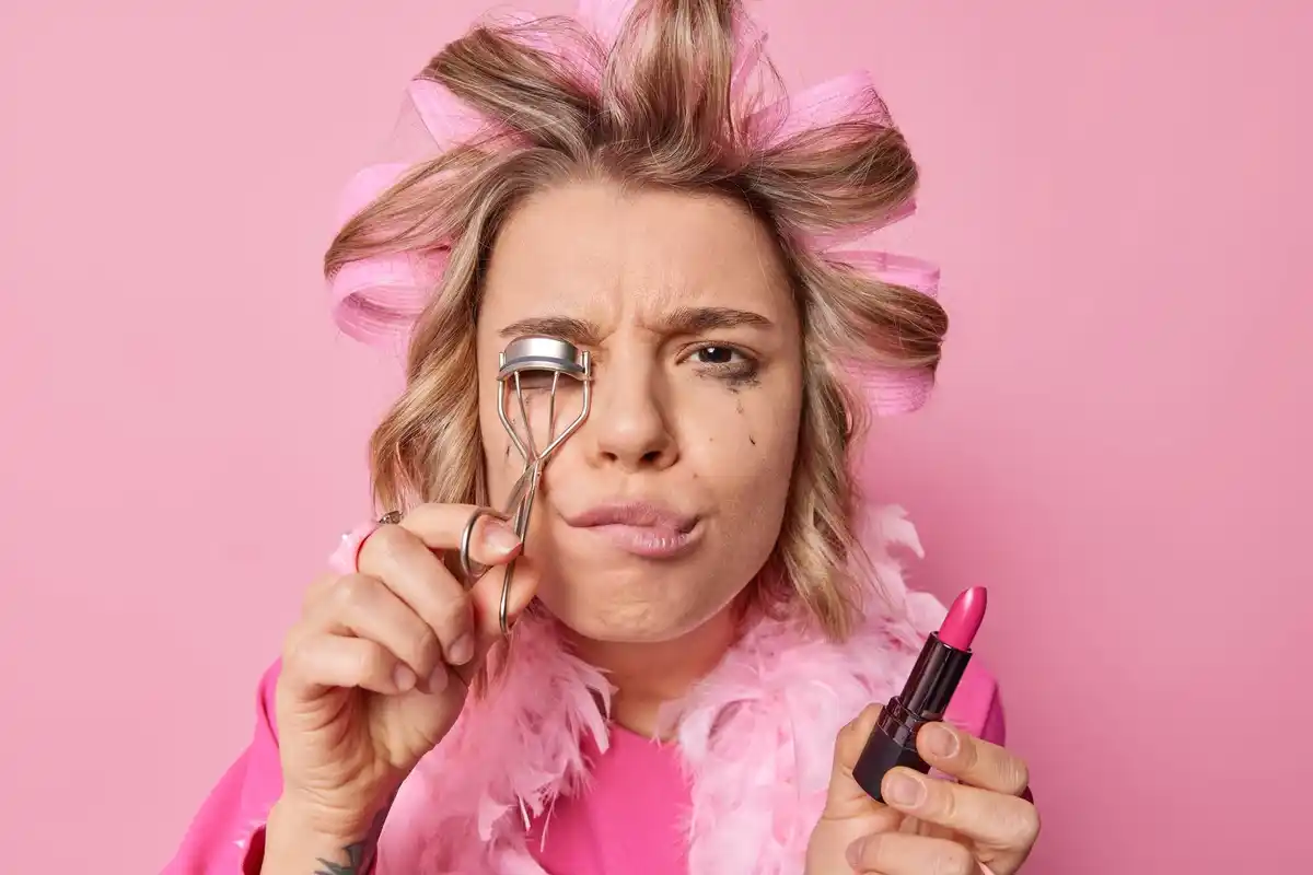 Dutch woman unhappy with washing face foam remover skincare problem bad effect