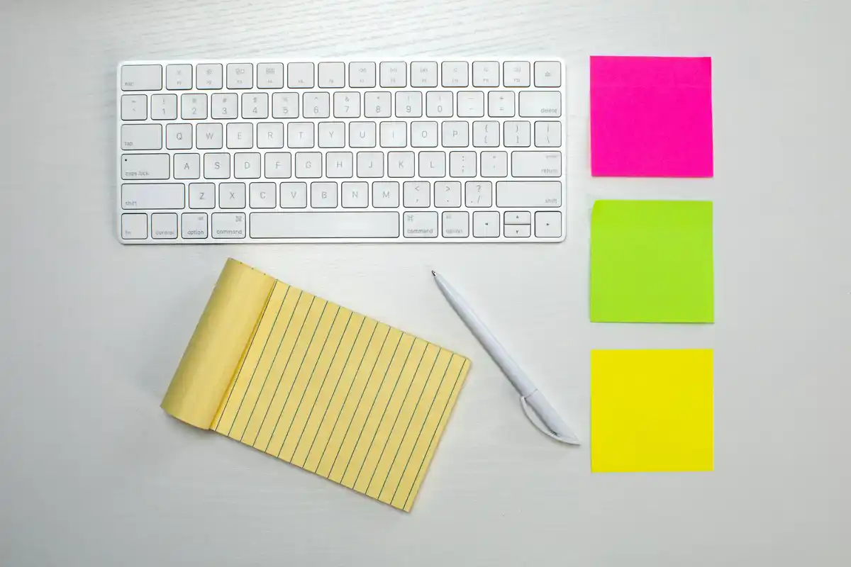 colorful sticky notes on computer monitor in Dutch office