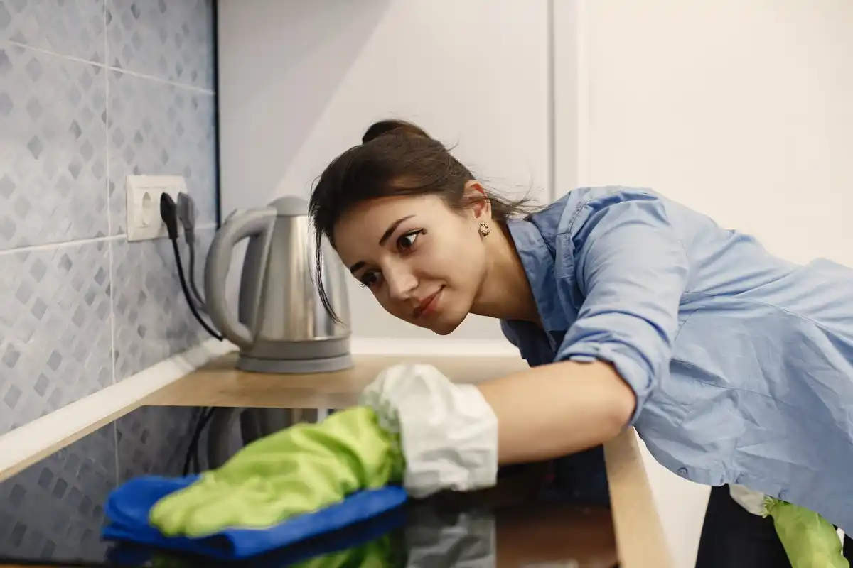 messy kitchen cleaning netherlands