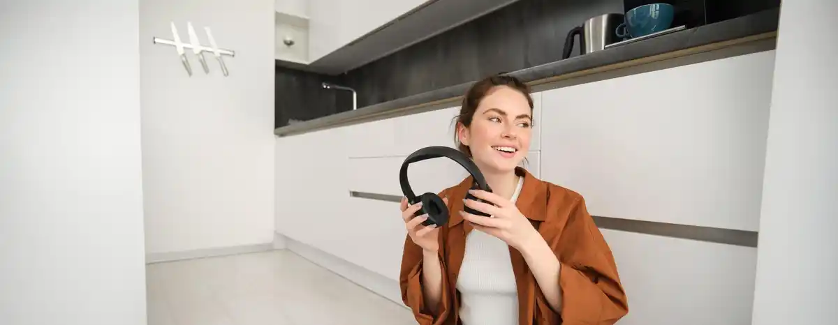 headphones life hacks smart unusual use Dutch home