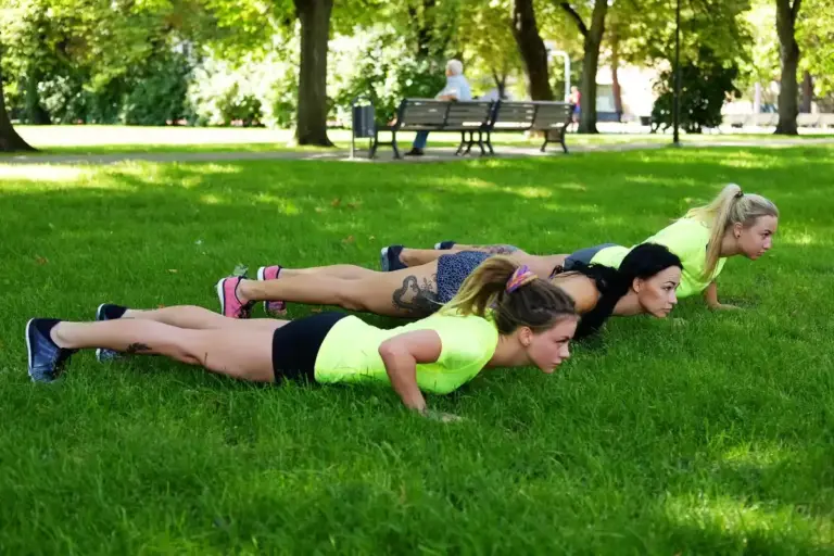 Dutch plank exercise group gym real people