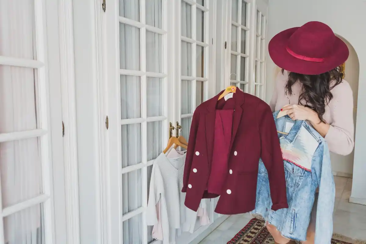 selling second hand clothes at home Holland