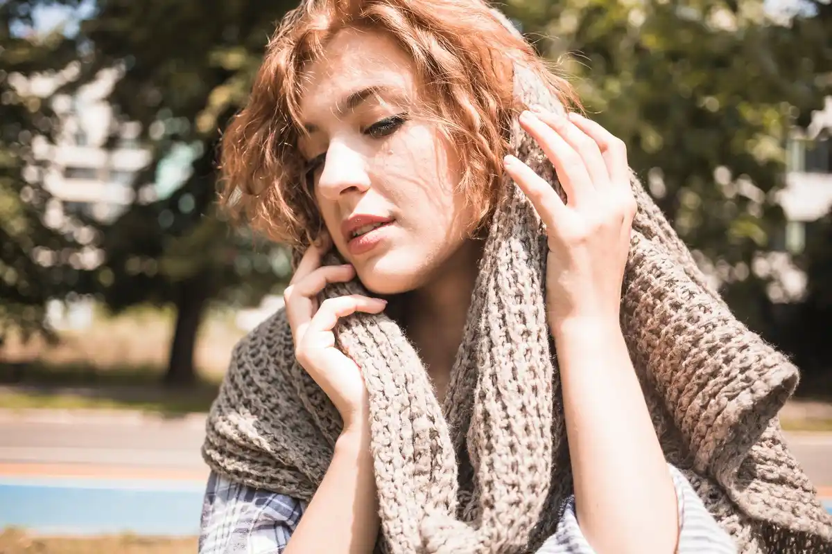 cold wind dry skin Netherlands woman outdoor