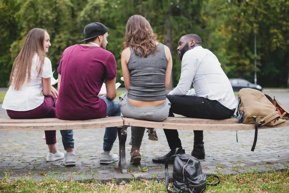 youth apologizing informal setting netherlands