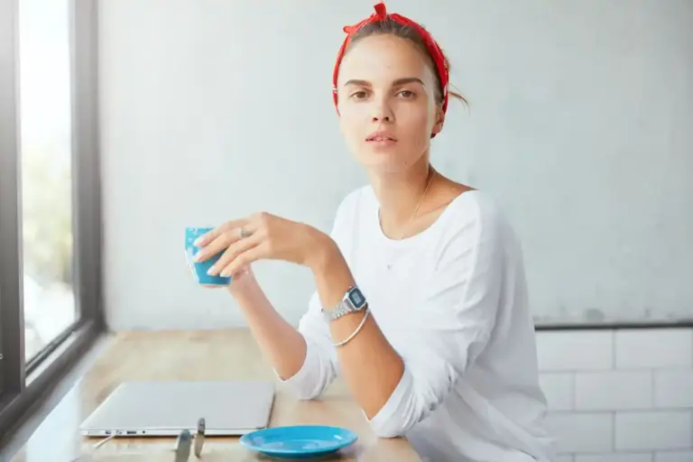 coffee grounds face scrub at home dutch woman