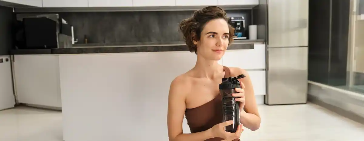 close-up vacuum pore cleaner in use by Dutch woman