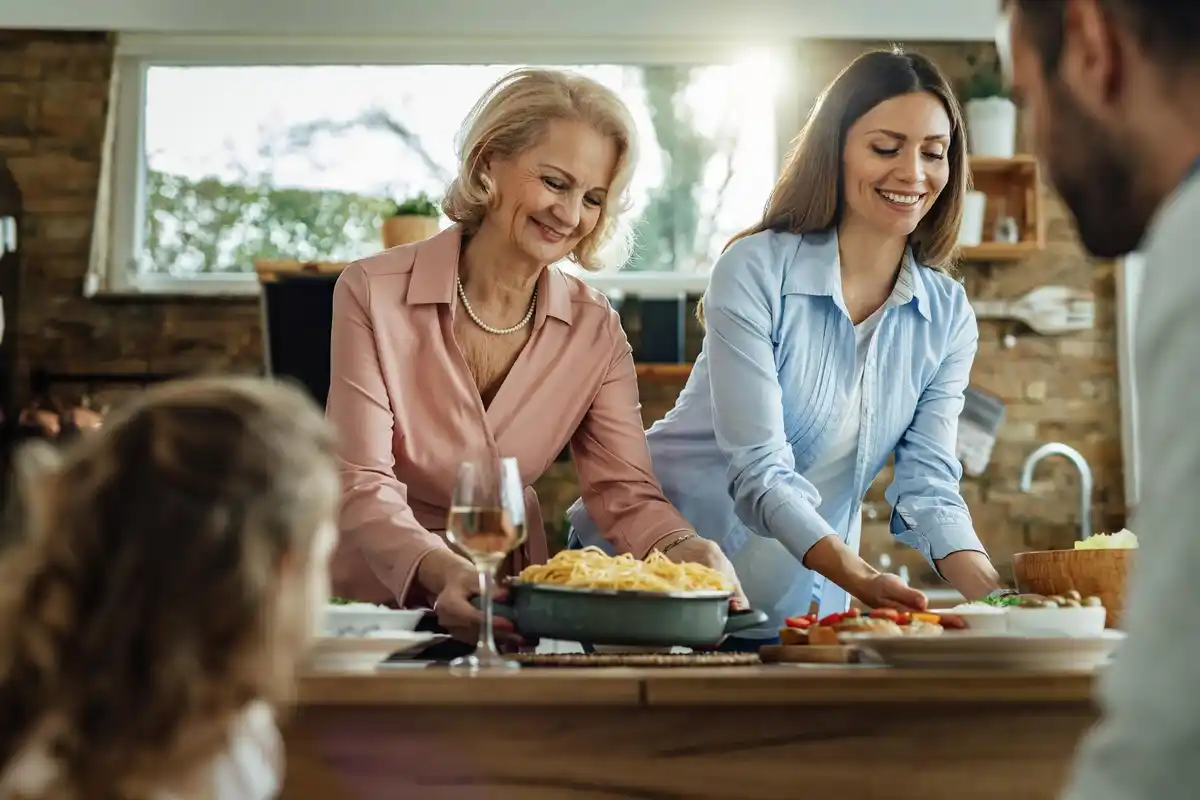 Family enjoying airfryer dinner Netherlands kitchen