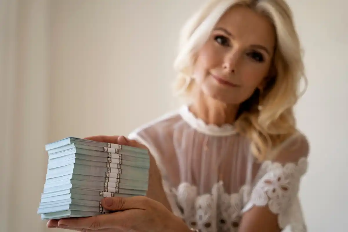 pile of Dutch receipts in wallet