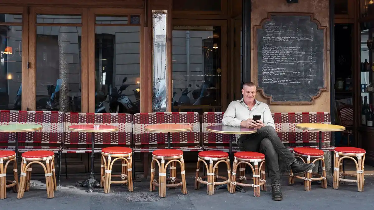 attentive listening in cafe netherlands