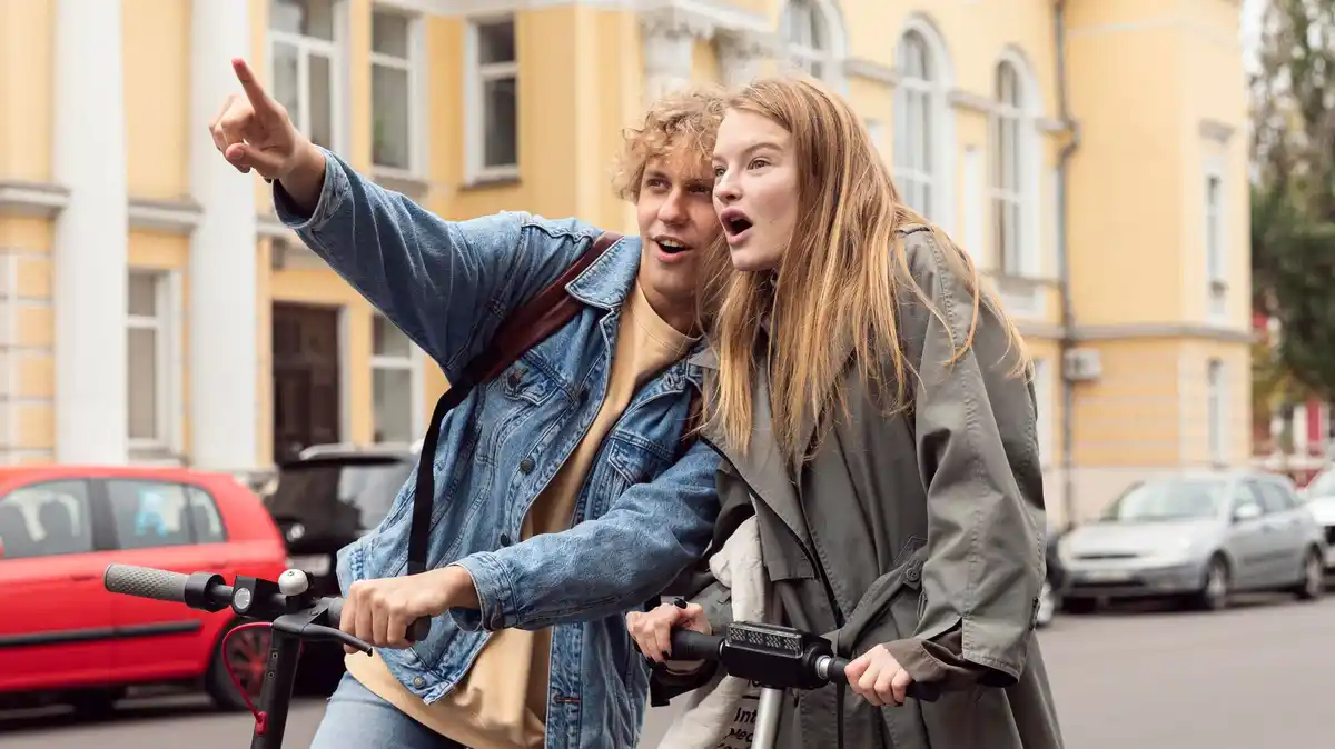 two people making eye contact while talking amsterdam